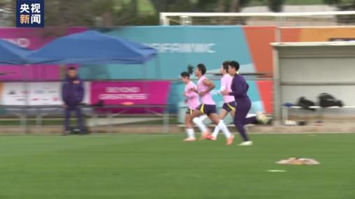 乌迪内斯中场萨马尔季奇今年21岁，合同将在2026到期，本赛季出场17次，贡献2球2助。